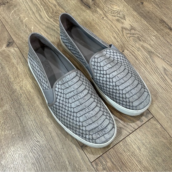 VINCE Gray leather snake skin sneaker, slip on - Size 7 - Picture 2 of 9